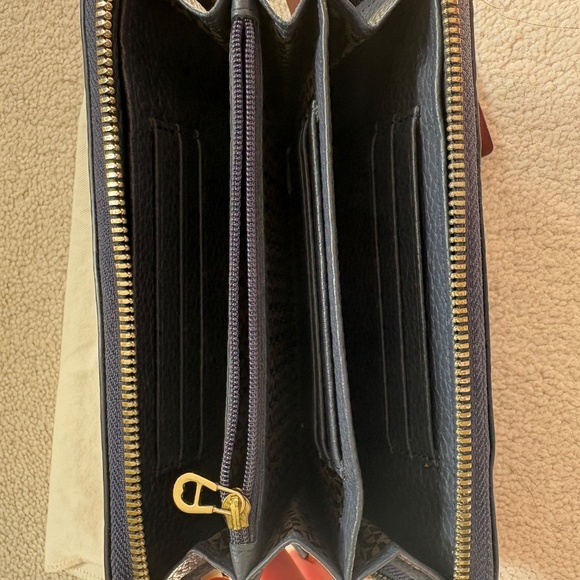 Aigner wallet - Picture 3 of 3